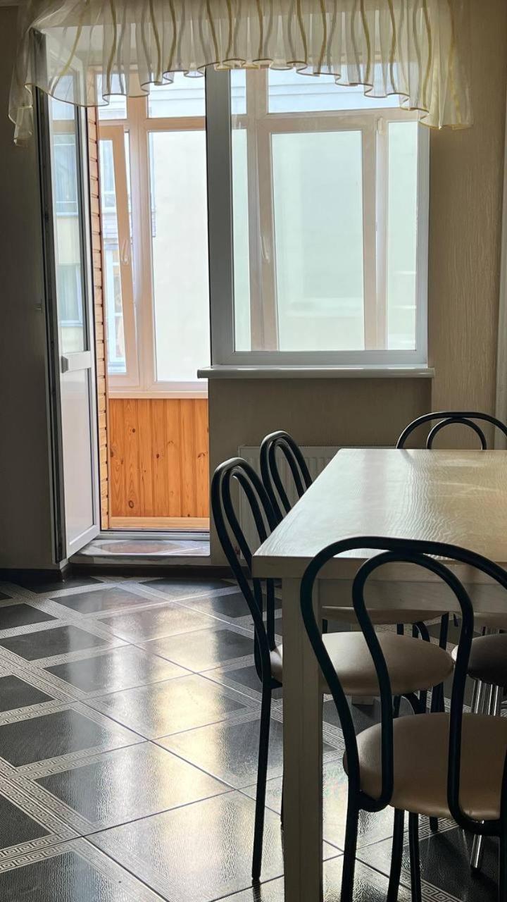 Chernigov City Apartments Na Peremohy Екстер'єр фото