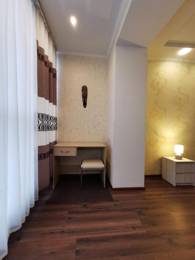 Chernigov City Apartments Na Peremohy Екстер'єр фото